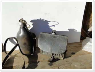 Feldflasche um 1900 Fr. 40.-/Vetterli Patronen Tasche Fr. 45.- Div. Militaria... Feldflasche um 1900 Fr. 40.-/Vetterli Patronen Tasche Fr. 45.- Div. Militaria...