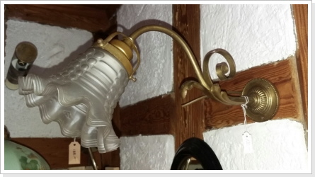 Alte Wandlampe, neu verkabelt Fr. 120.- Alte Wandlampe, neu verkabelt Fr. 120.-