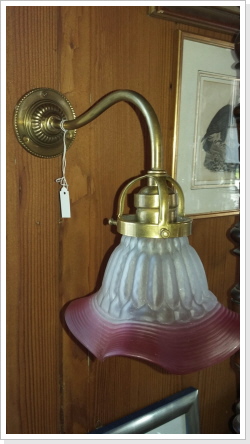 Alte Wandlampe neu verkabelt Fr. 120.- Alte Wandlampe neu verkabelt Fr. 120.-